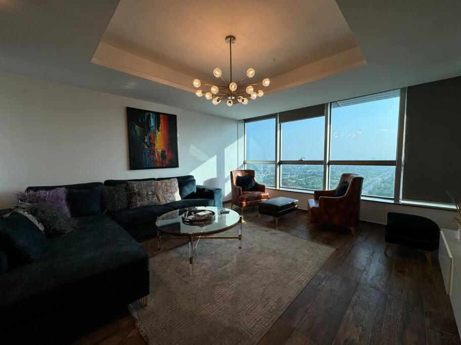 Appartamento Citylights 2Bhk At Centaurus High Floor,Xbox Islamabad Esterno foto